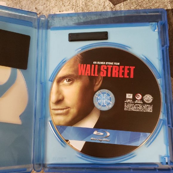 Wall Street – Blu‑ray (1987) | Michael Douglas & Charlie Sheen | Classic Drama - Picture 5 of 6